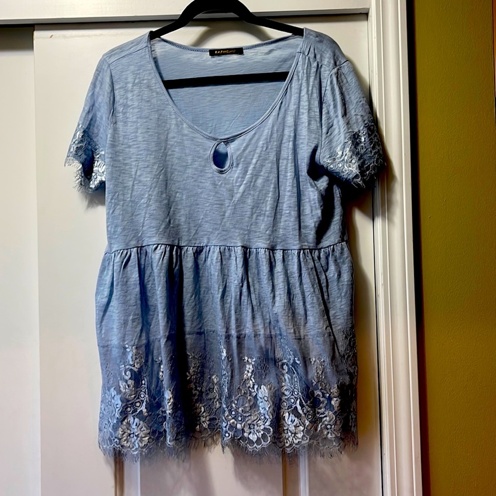 Women‘s Light Blue Baby Doll Short Sleeve Top with Lace Detail